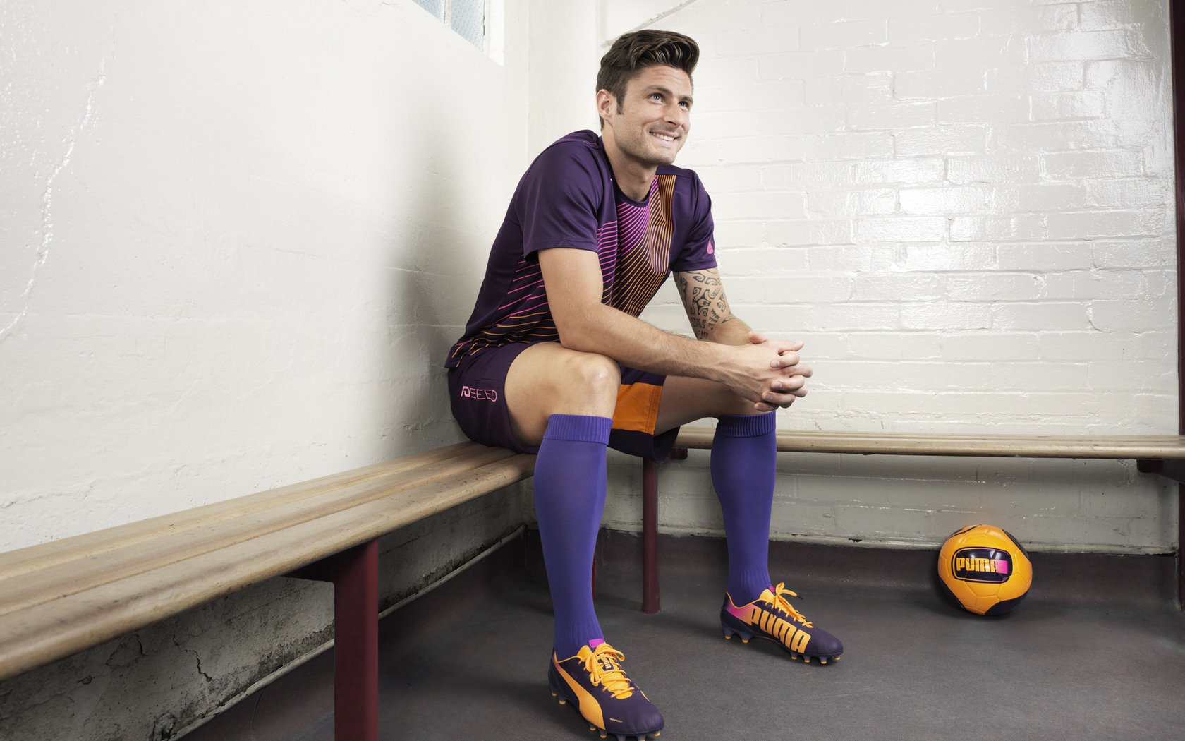 五大联赛争冠球队的防守区域战术差异分析，五大联赛各球队的关系